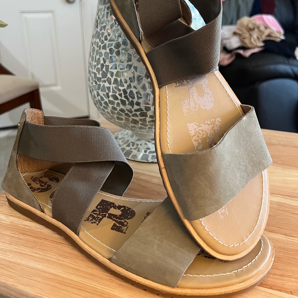 WOMEN’S SOREL SANDALS * BRAND NEW *